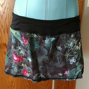 Lululemon sport skirt ruffle back